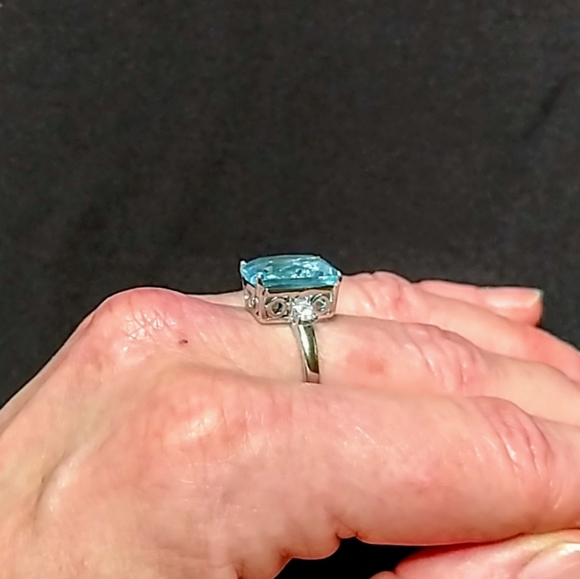 Statement Piece / size 8 - Picture 3 of 3